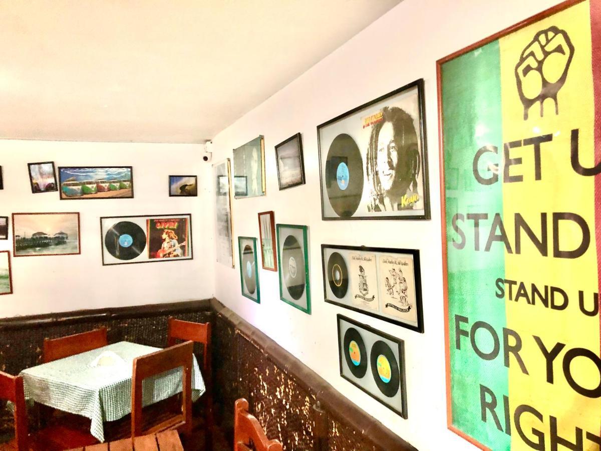 Surf Hostel My Friends Huanchaco Exteriör bild